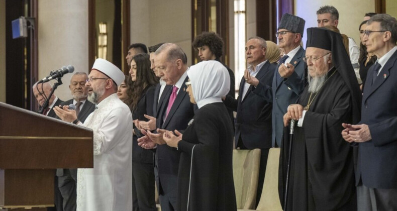 Cumhuriyet, Beştepe’deki törende dua edilmesinden rahatsız oldu