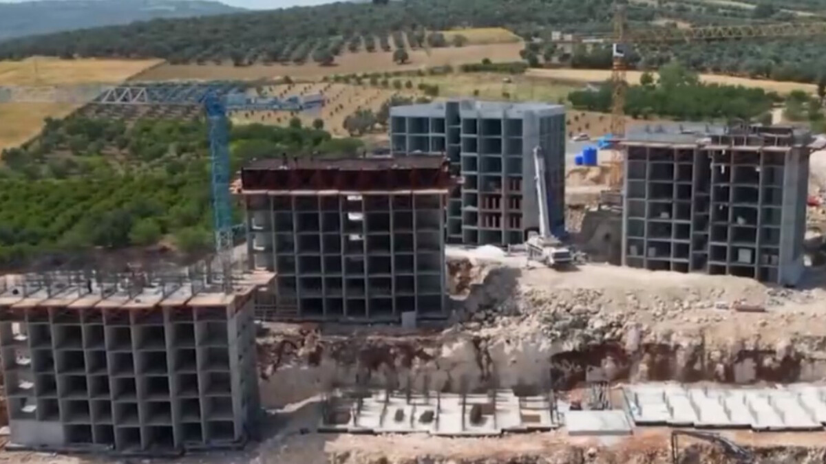 Depremden etkilenen 11 ilde afet konutları yükseliyor