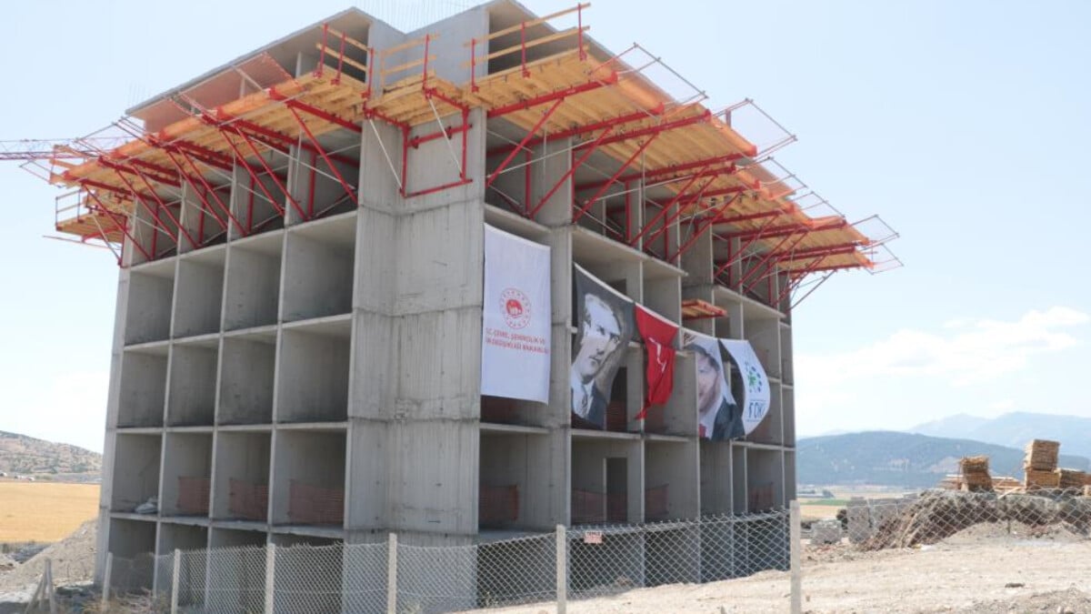 Depremin merkezi Kahramanmaraş’ta afet konutları yükseliyor