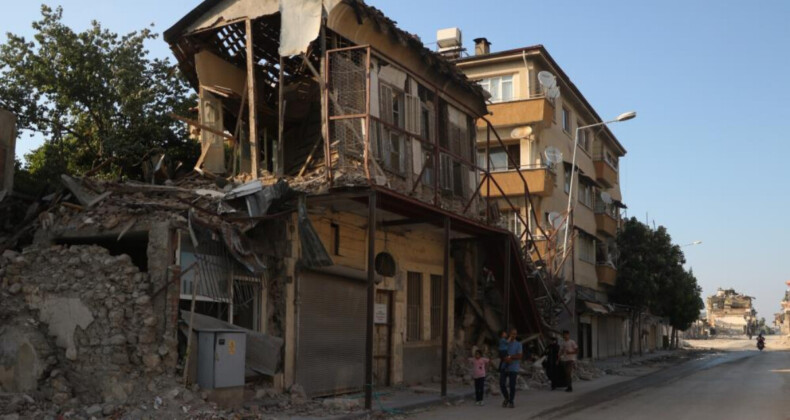 Depremin vurduğu Hatay’da buruk bayram: Şehir sessizliğe büründü