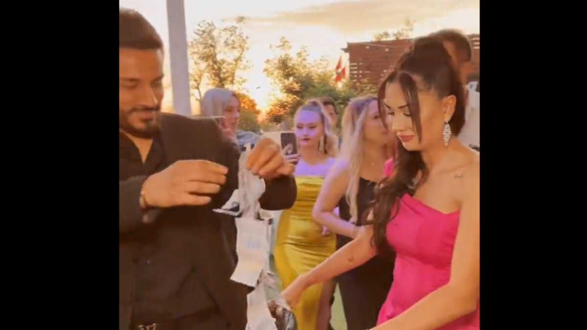 Dilan Polat ve eşi düğüne para dolu poşetle geldi! O anlar viral oldu… Gelinle damat paradan boğuldu!