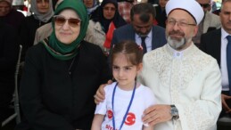 Diyanet İşleri Başkanı Ali Erbaş: Bayrağını seven çocuklar yetiştirmenin gayretindeyiz