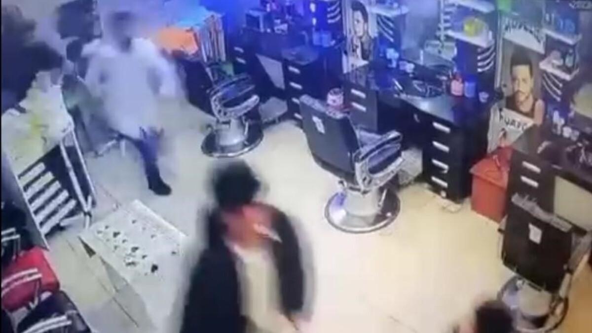 Diyarbakır’da başı döndü deprem oluyor sandı: Panik anı kamerada