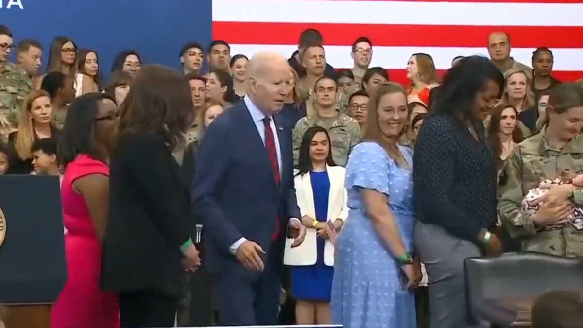 Düşmeleriyle ünlü ABD Başkanı Joe Biden’ın şaşkın halleri