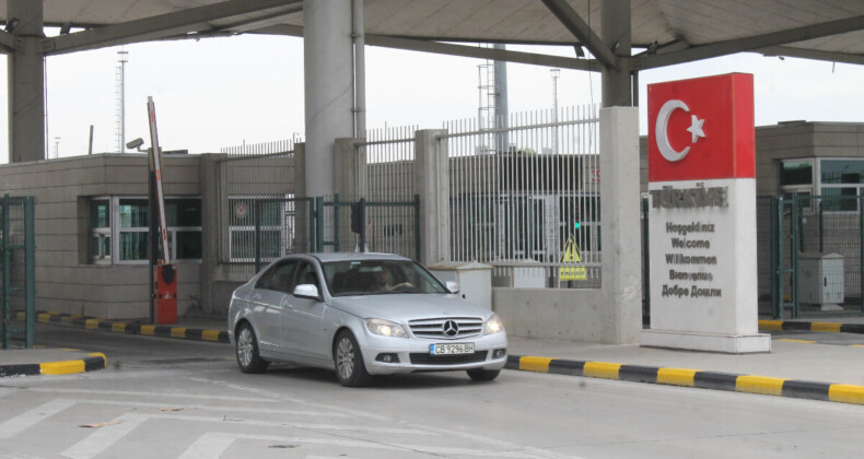 Edirne sınır kapısında gurbetçi yoğunluğu: Hiçbir şey göründüğü gibi değil