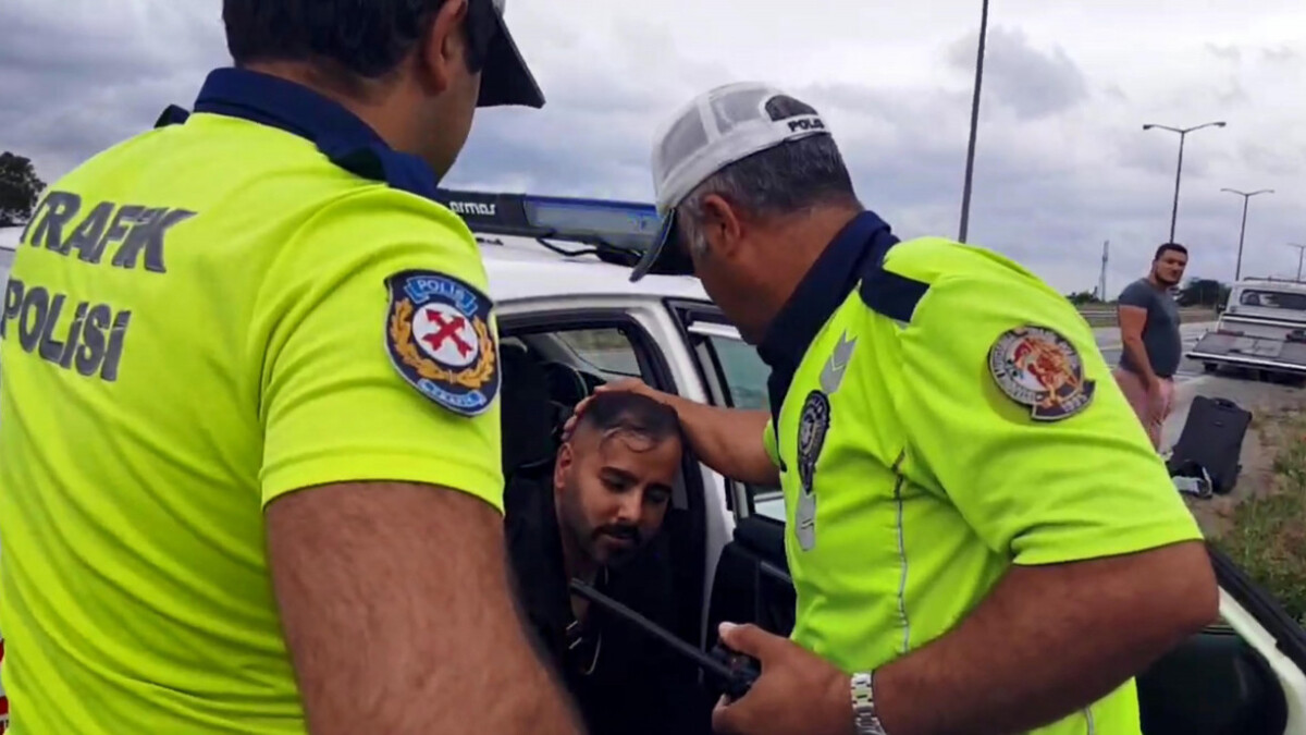 Edirne’de takla atan araçtan sağ çıktı