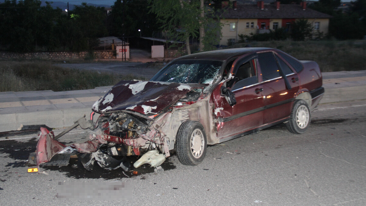 Elazığ’da zincirleme kaza: Motosiklet, kamyonun altına girdi