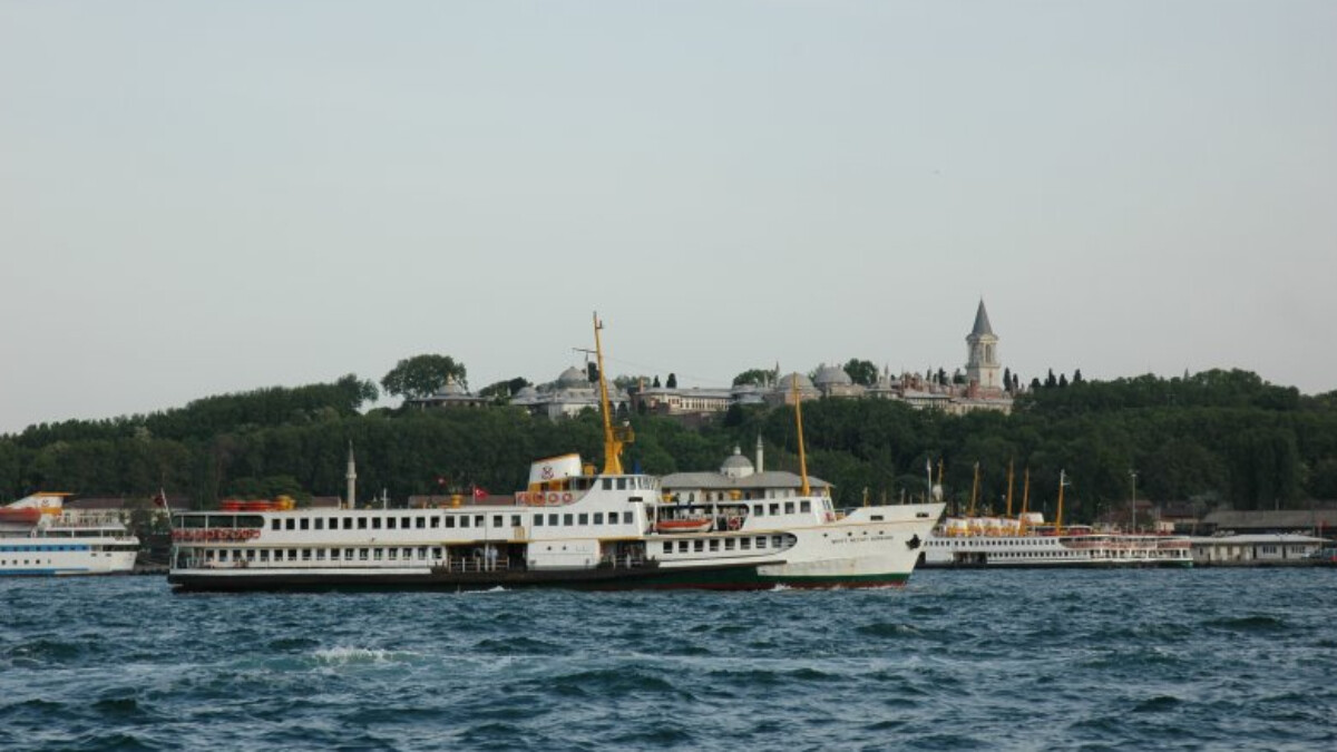 Eminönü’nde Boğaz turu keyfi zehir oldu: Yolcu kapma kavgası yaşandı