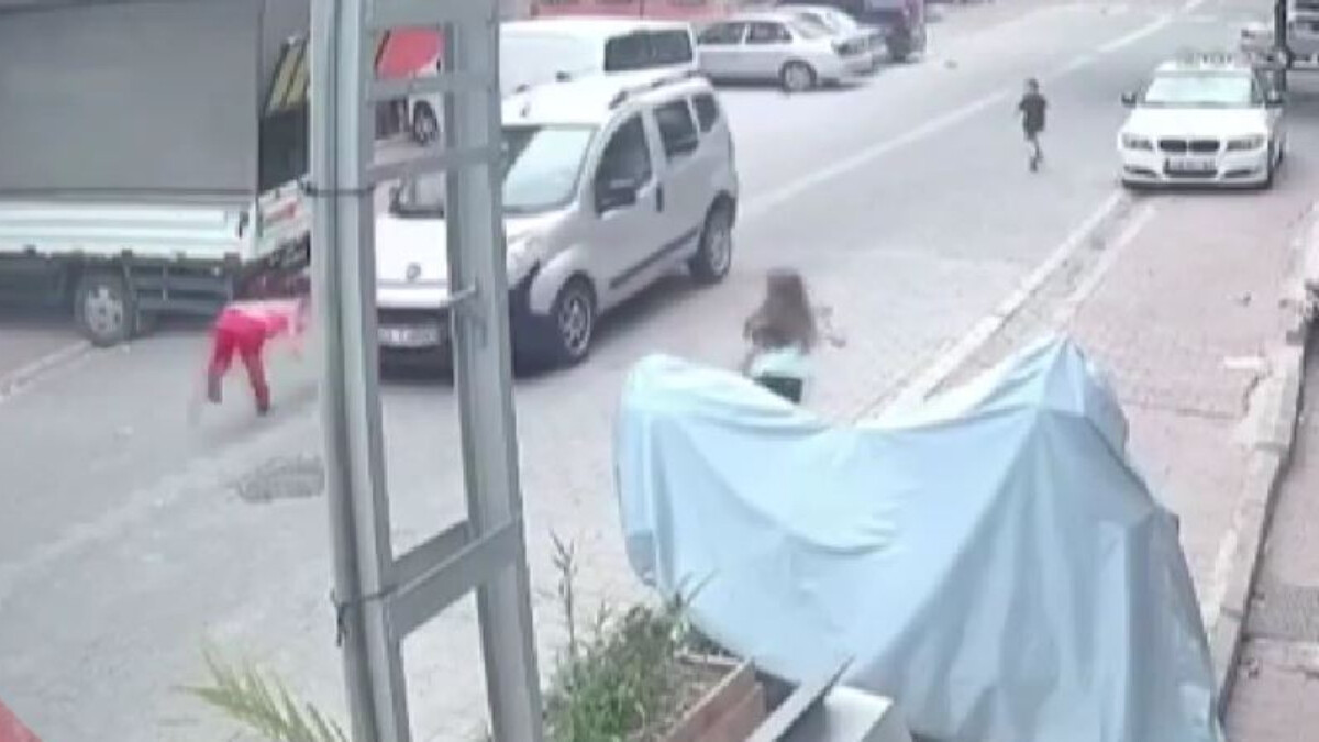 Esenyurt’ta sokakta koşan küçük kıza araba çarptı