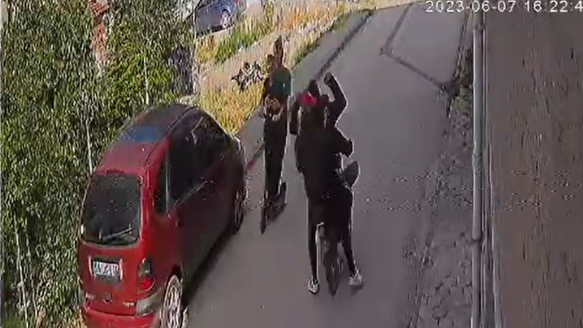 Eskişehir’de çocukları korkutup, kameraları kırdılar