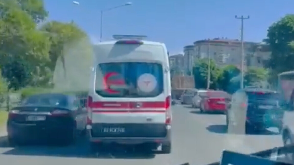 Fahrettin Koca’dan ambulans yol veren sürücülere teşekkür