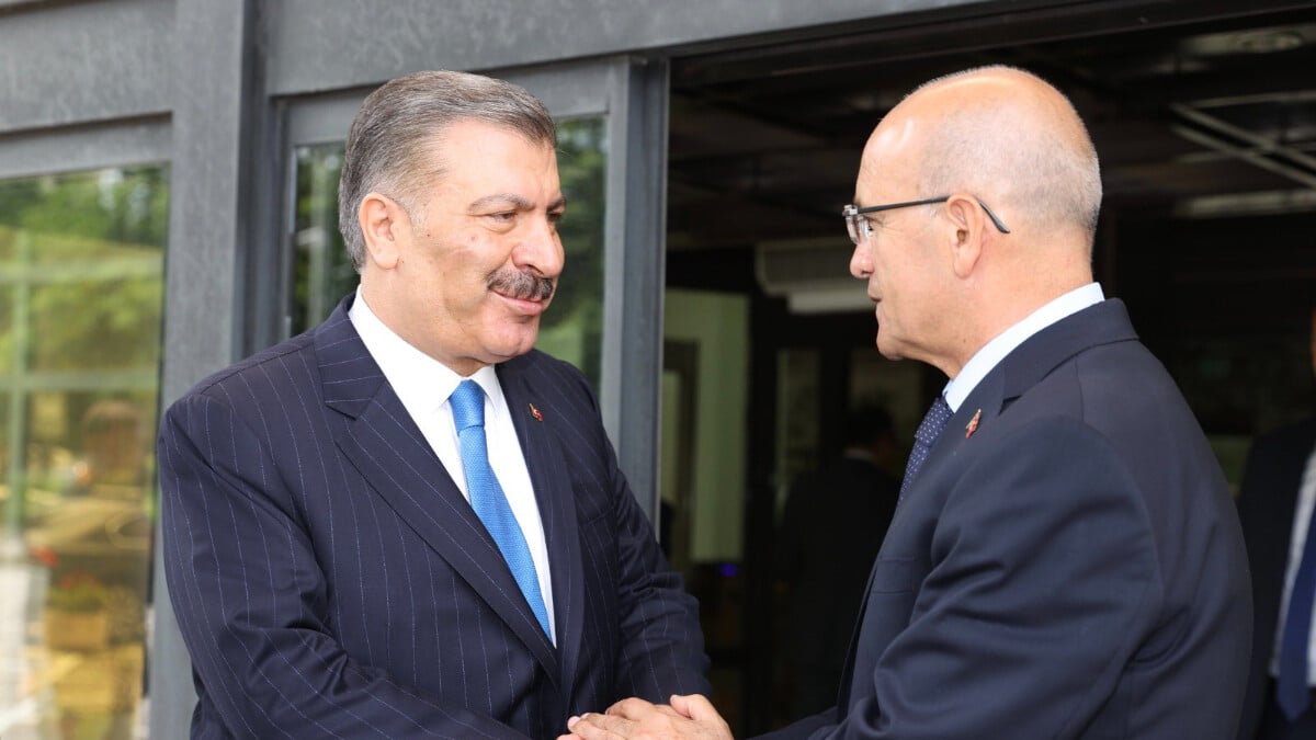 Fahrettin Koca’dan Mehmet Şimşek’e ziyaret