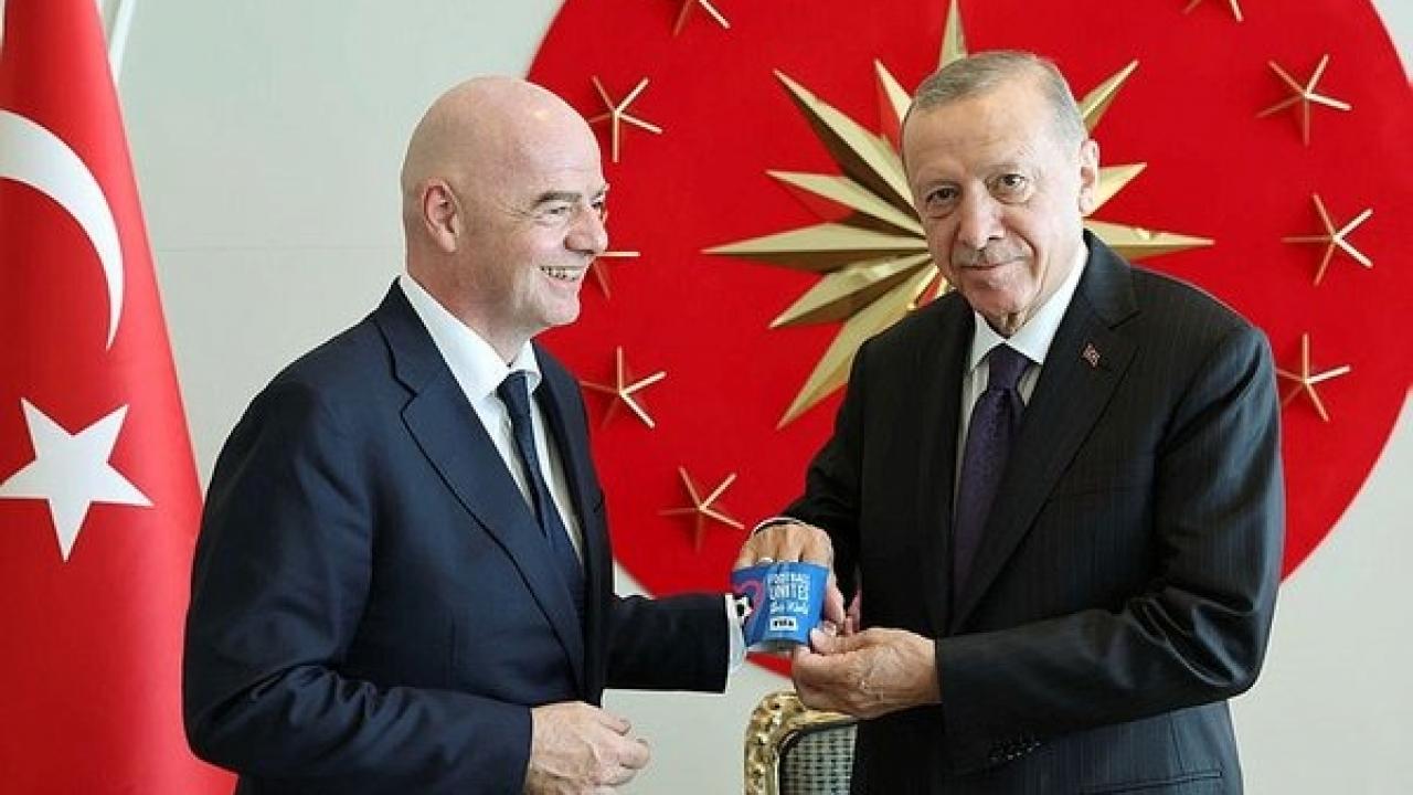 FIFA Başkanı Gianni Infantino’ndan Başkan Erdoğan’a jest