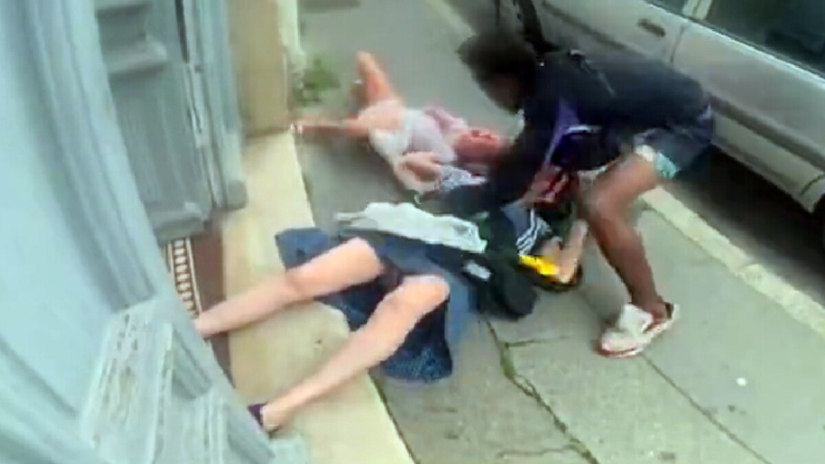 Fransa’da kadına ve torununa evlerinin önünde saldırı anı