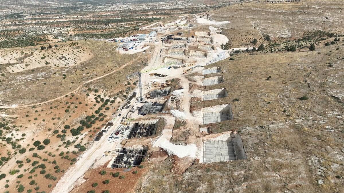 Gaziantep’te deprem konutlarının inşası devam ediyor