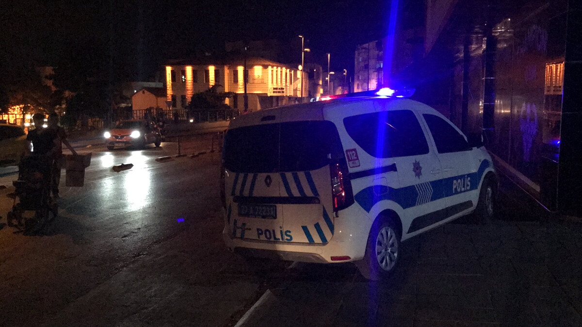 Gaziantep’te silahlı kavgaya müdahale eden polis memuru vuruldu