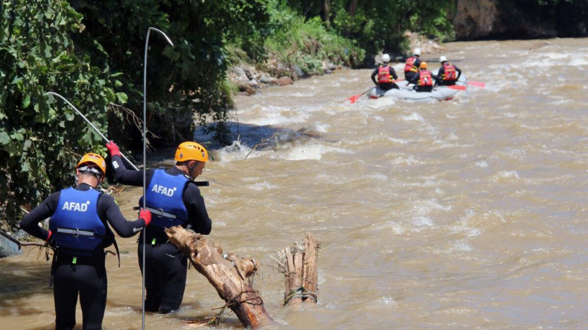 Giresun’da selde kaybolan adamı arama çalışmaları sürüyor