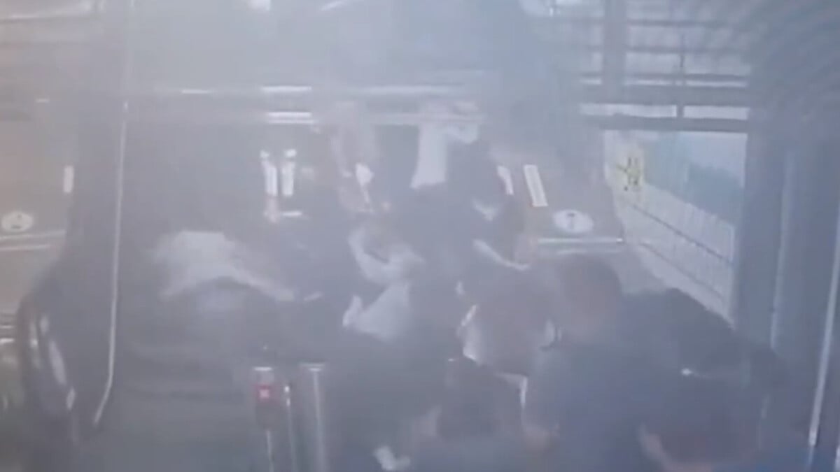 Güney Kore’de yürüyen merdiven ters yöne hareket etti: 14 yaralı