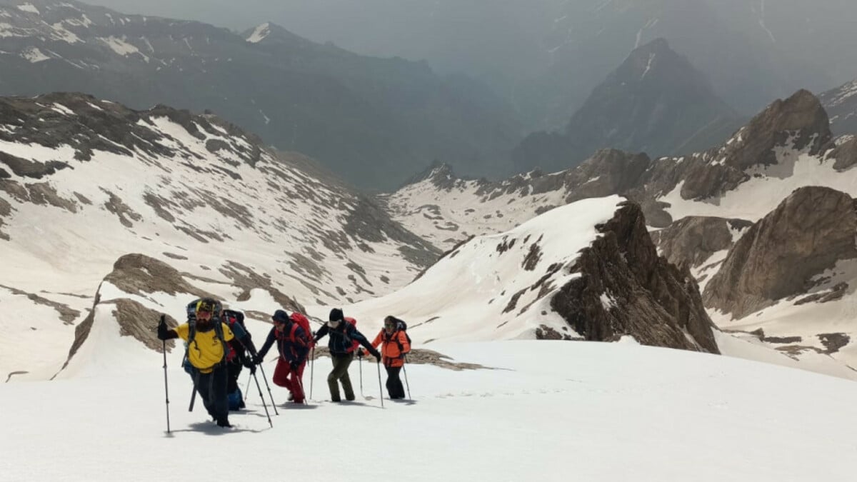 Hakkari’de bölgedeki dağların tanıtımı için Cilo’nun zirvesine çıktılar