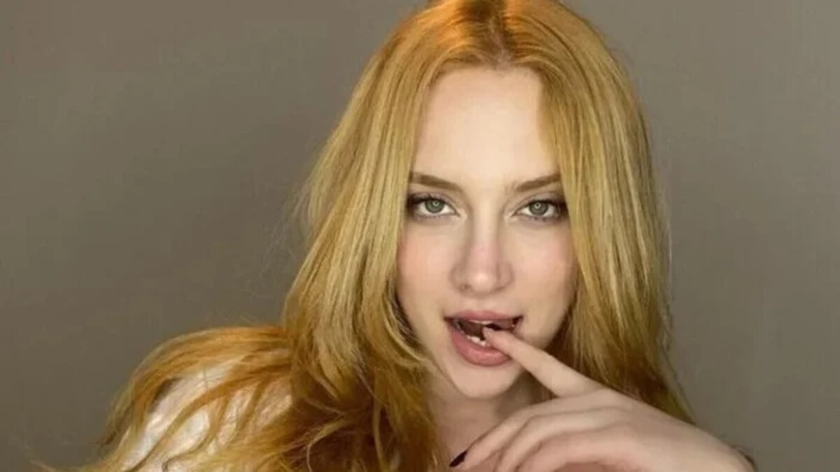 Hayal Köseoğlu iddialı crop bluzuyla beğeni topladı! “Bu güzellik şaka mı”