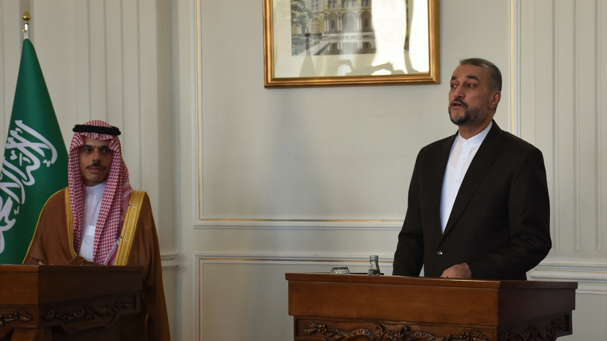 İran ve Suudi Arabistan arasında 7 yıl sonra ilk görüşme: Bakanlar bir araya geldi