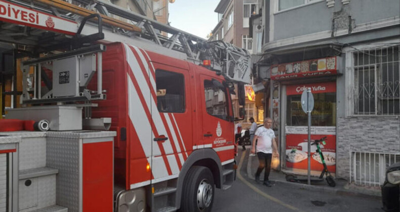 İstanbul Fatih’te itfaiye dar sokaklar yüzünden yangına ulaşmakta zorlandı