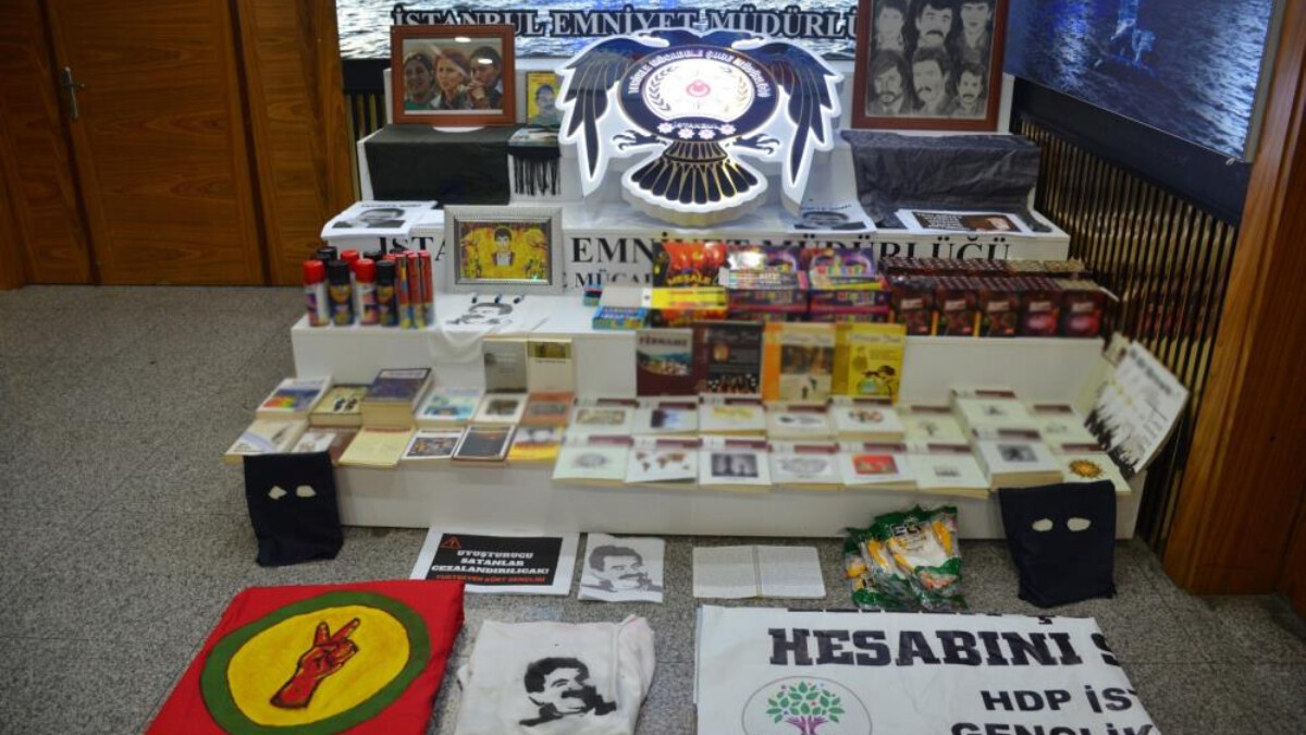 İstanbul’da HDP binasında PKK paçavraları ele geçirildi