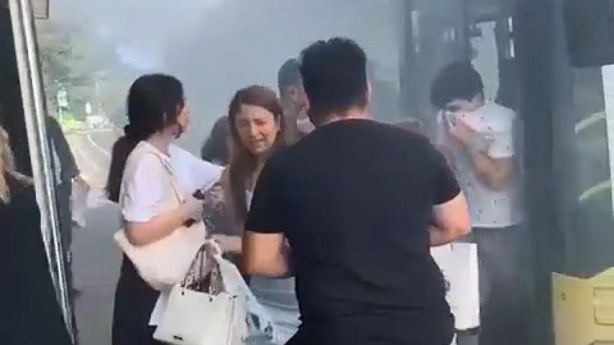 İstanbul’da İETT otobüsü seyir halinde alev aldı