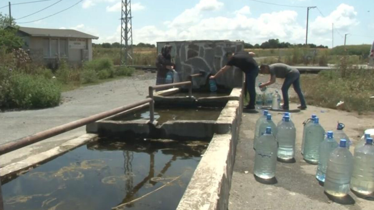 İstanbul’da suları akmayan vatandaşlar çeşmelere koştu