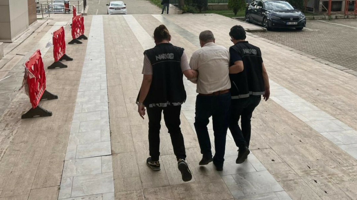 İzmir’de bir avukat cezaevine uyuşturucu sokarken yakalandı