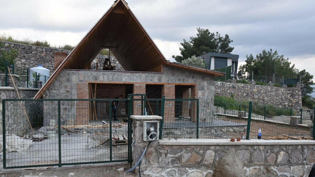 İzmir’de husumetlisini öldürüp, cesedini ateşe verdi