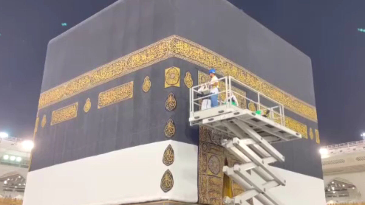 Kabe’nin örtüsüne Kurban Bayramı öncesi bakım yapıldı