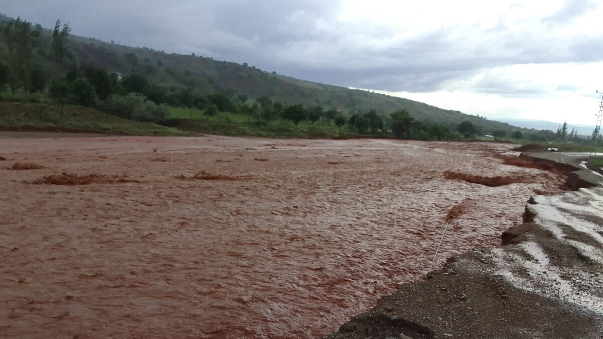 Kırıkkale’de sel! Dereler taştı, tarım arazileri zarar gördü