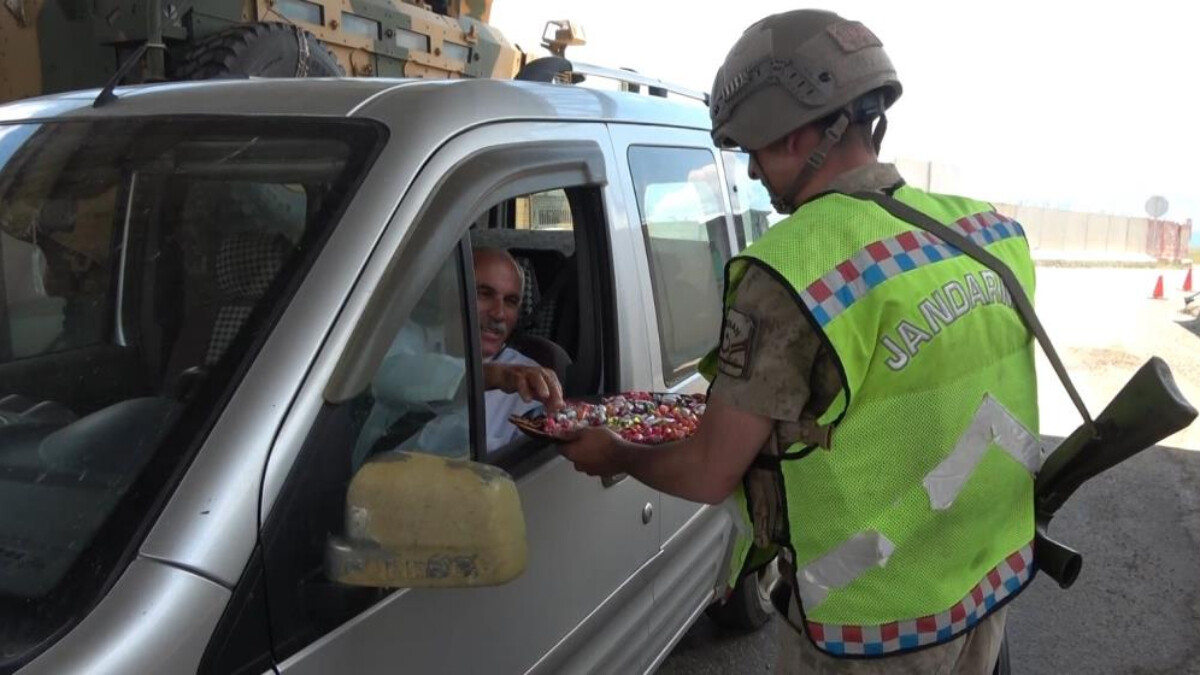 Komandolar Moray Üs Bölgesinde denetimlerini artırdı