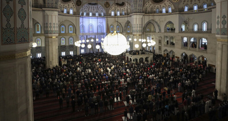 Kurban Bayramı namazı saati yayınlandı! İl il bayram namazı saatleri