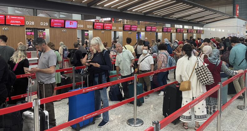 Kurban Bayramı yaz tatiliyle birleşti! İstanbul Havalimanı’nda yoğunluk oluştu