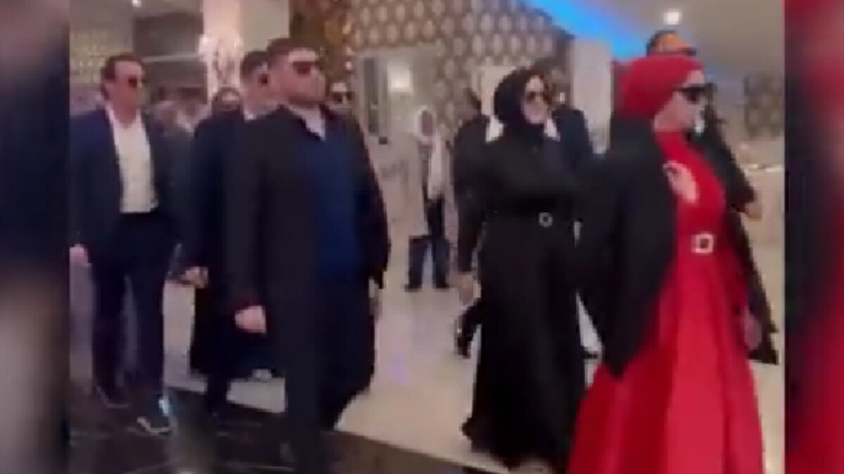 ‘Kurtlar Vadisi’ müziğiyle düğüne geldi! O davetliyi gören şoka girdi