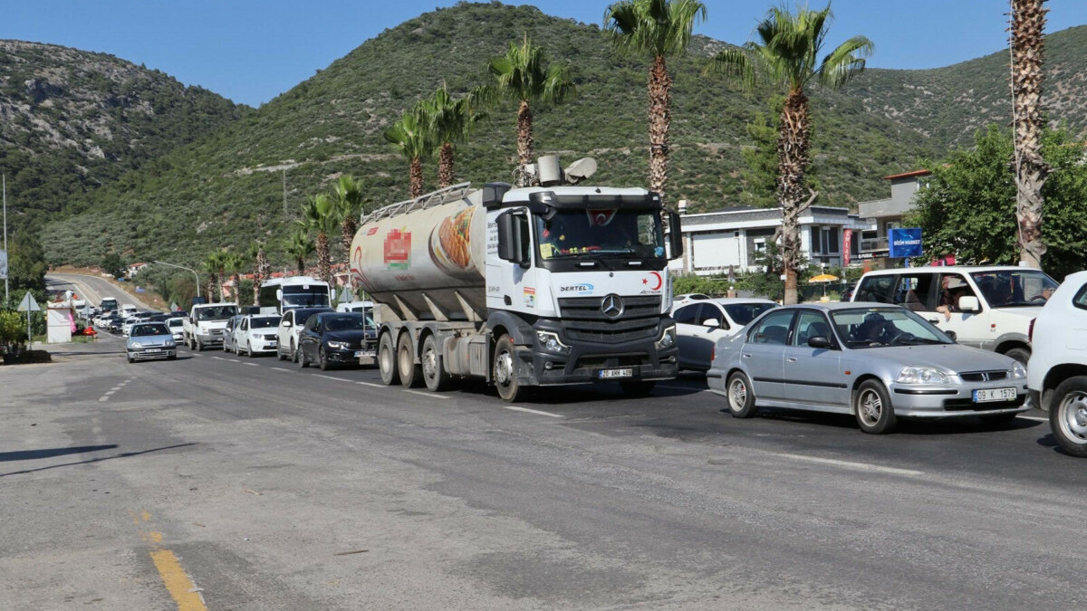 Kuşadası’na tatilci akını: 5 günde 135 bin araç giriş yaptı