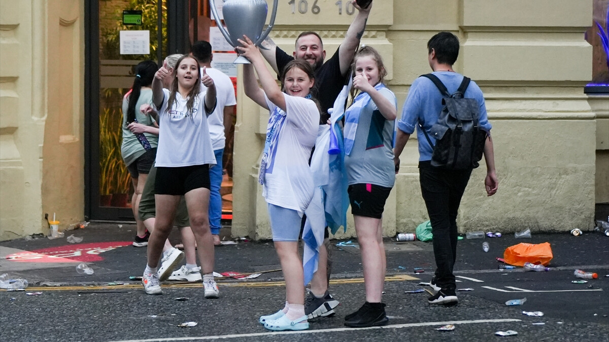 Manchester sokakları çöplüğe döndü