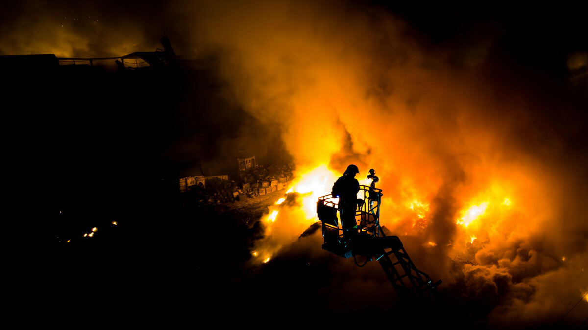 Manisa’da yanan geri dönüşüm tesisine 7 milyonluk ceza
