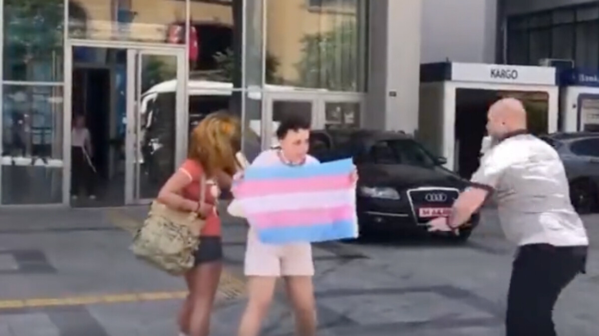 Mimar Sinan’da taşkınlık yapan LGBT’lilere müdahale eden güvenlik görevlileri