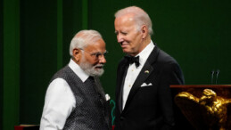 Modi’nin onuruna yemek veren Biden’dan ilginç hareketler