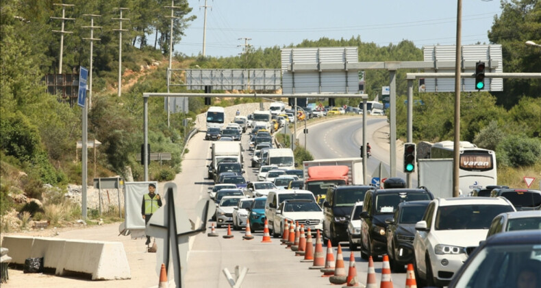 Muğla’da kara yollarında bayram hareketliliği devam ediyor