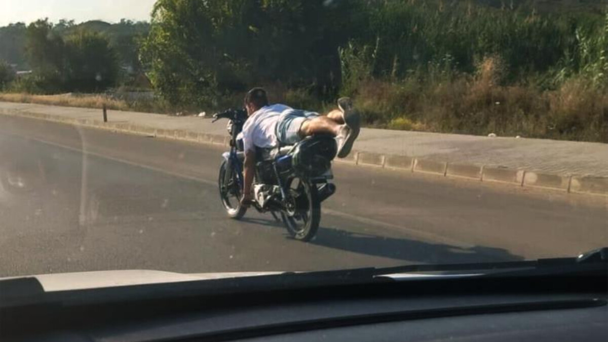 Muğla’da motosiklet üzerinde yatarak sürüş pahalıya patladı