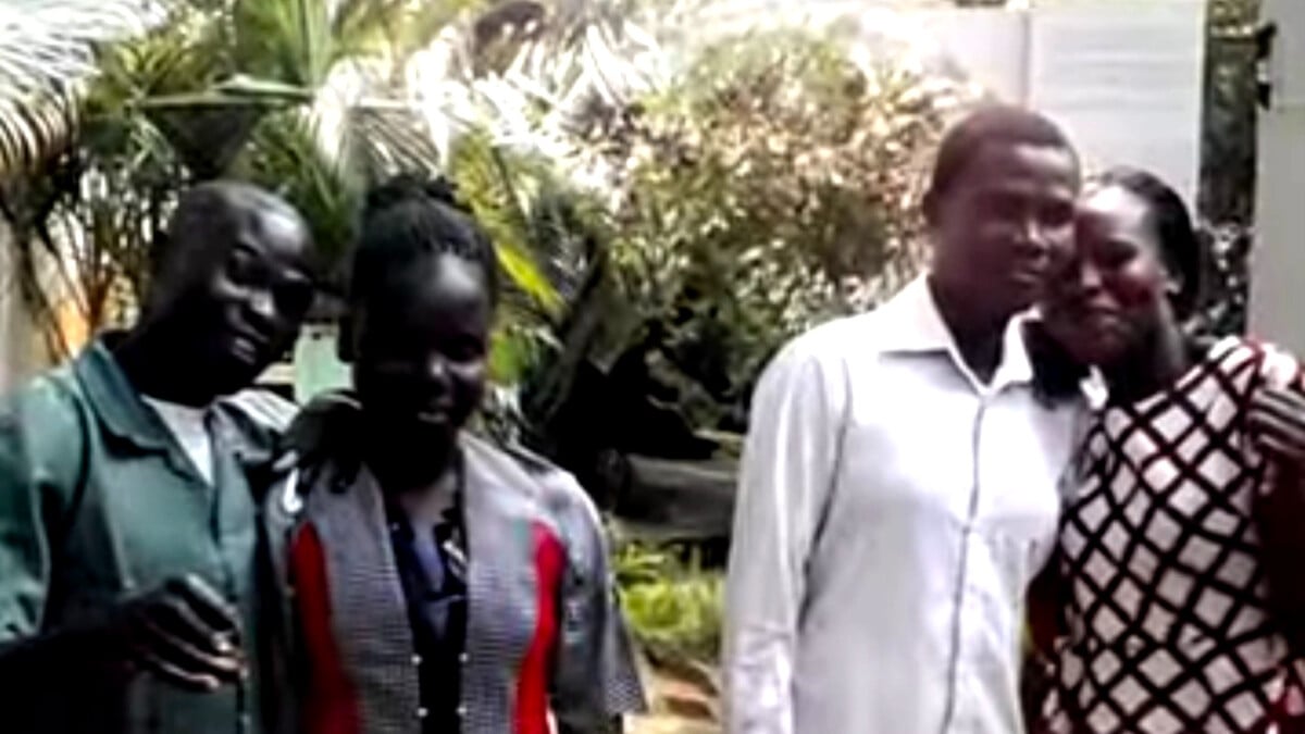 Nijerya’da şaşkına çeviren tören: Eşlerini ve çocuklarını değiştirdiler