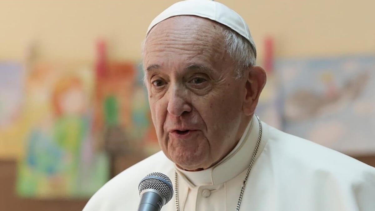 Papa Francis ameliyat oldu