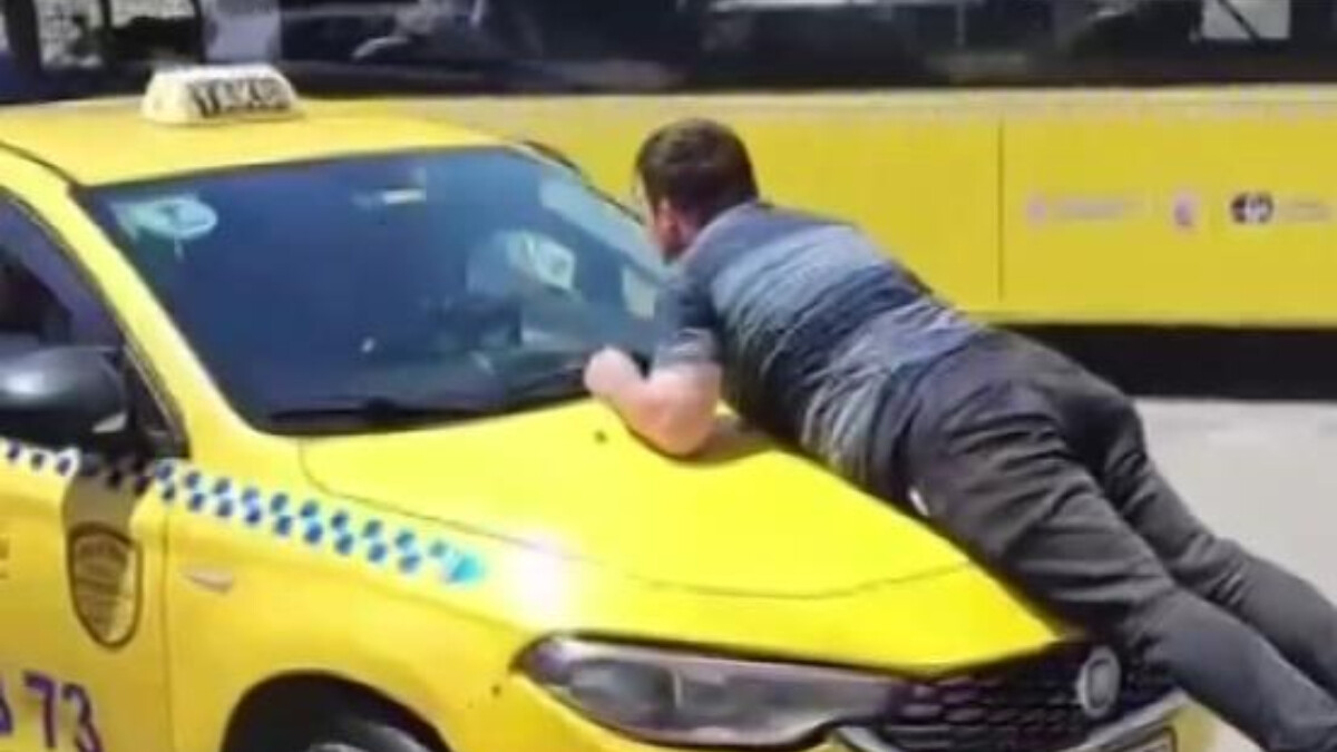 Pendik’te kazaya karışan taksinin camını patlattı