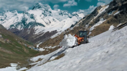 Rize İl Özel İdaresi Tahpur Yaylası’nı kardan arındırdı