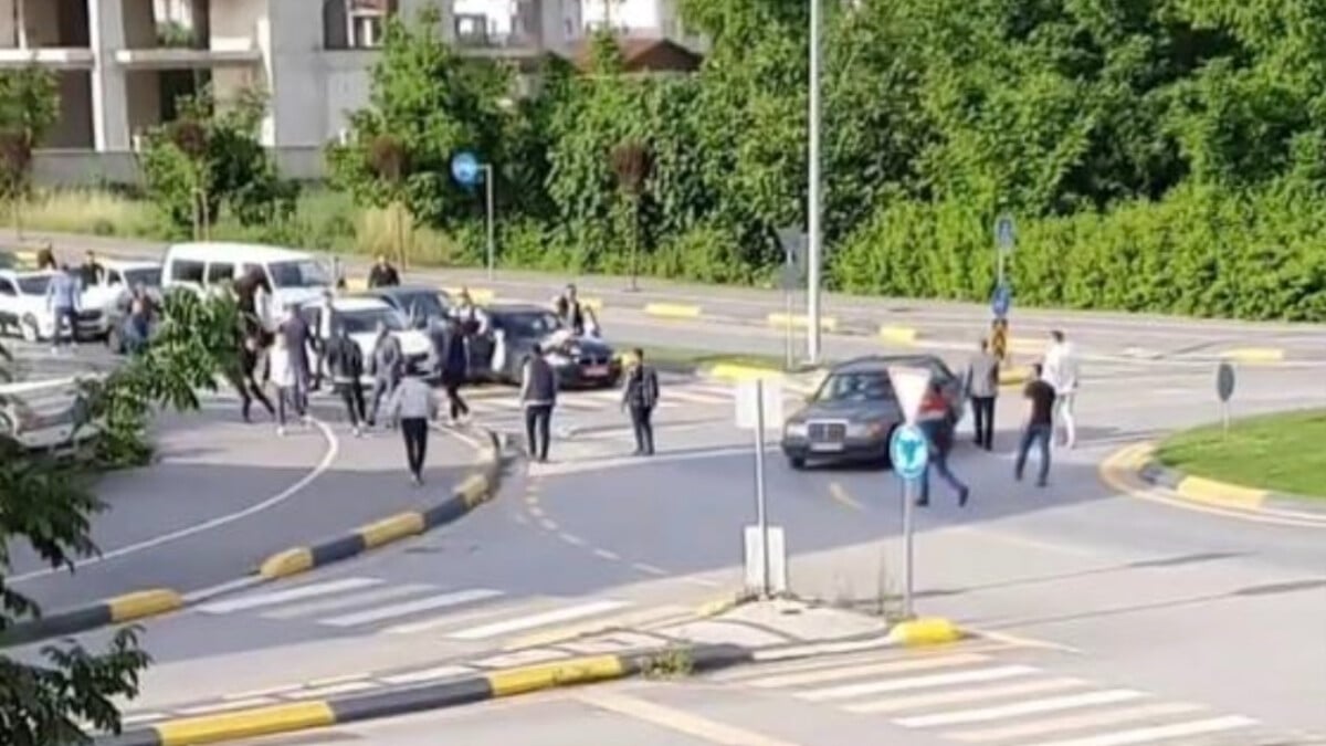 Sakarya’da düğün konvoyuna saldırdılar