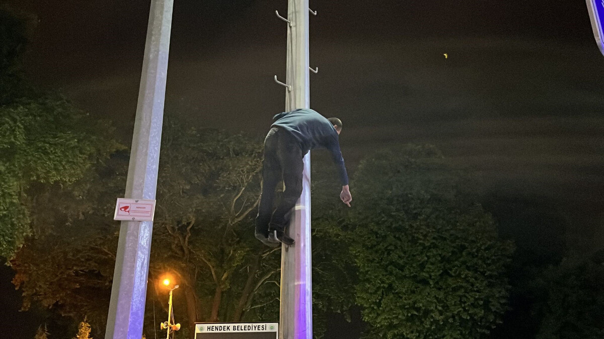 Sakarya’da zabıtadan kaçan dilenci ortalığı birbirine kattı